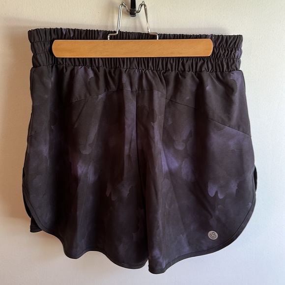 Athletic shorts - Picture 2 of 4